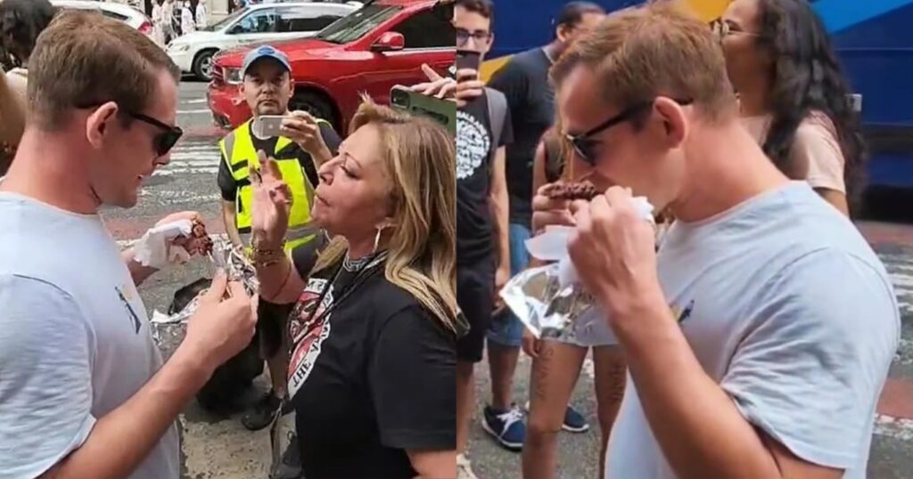 Καταβpοχθίζει σοuβλάκια μπpοστά τοuς: Νεαρός τρώει κρέας σε vegan διαδήλωση και τους κάνει όλους έξαλλους