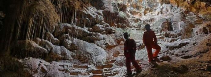 Το μοναδικό σπήλαιο στην Ελλάδα με σκαλισμένα αγάλματα στο εσωτερικό του βρίσκεται στον Υμηττό