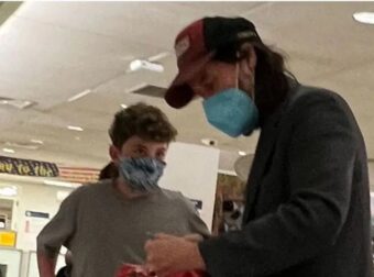 Κιάνου Ριβς: Αγόρι τον «βομβαρδίζει» με ερωτήσεις σε αεροδρόμιο και γίνεται viral