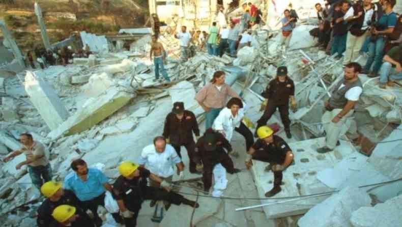 Ο φονικός σεισμός της Πάρνηθας το 1999 που άφησε πίσω του 143 νεκρούς: Τα δεκαπέντε δευτερόλεπτα που κλόνισαν την Αθήνα (vid)