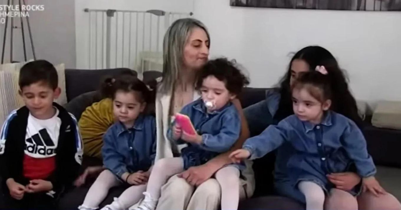 Υποκλινόμαστε στη μαμά Αδαμαντίνη: «Θέλαμε ακόμη ένα παιδί & βρεθήκαμε με τρίδυμα. Έχω 5 μıκρά αγγελάκıα»