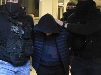Ρέντης: «Έκανα μ… πρέπει να χτύπησα αστυνομικό» είπε ο 18χρονος στον αδελφό του αφού έριξε τη φωτοβολίδα