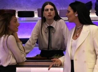 «Ποιον είπες γριά;»: Άνω κάτω στο First Dates, γύρισε το μάτι της Ζενεβιέβ με τον… καλαμπουρτζή παίκτη, του βγήκε ξινό