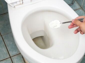 Απόψε το βράδυ πριν κοιμηθείς ρίξε στη λεκάνη τουαλέτας αυτό, το πρωί που θα ξυπνήσεις μόλις δεις τι έχει γίνει…