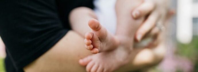 «Έμεινε στον ήλιο – Είχε αρχίσει να κιτρινίζει»: Τι αποκαλύπτει ο αδελφός του βρέφους που πέθανε στην Πάρο