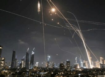 Το Ιράν «απαντάει» στο Ισραήλ με επίθεση 100 πυραύλων – Παγκόσμιος φόβος για γενίκευση του πολέμου