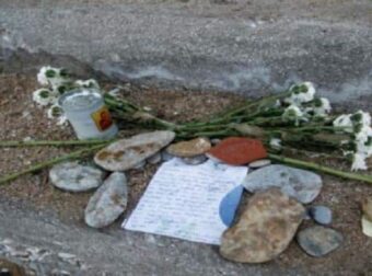 Η κηδεία του δίκαιου Πατέρα. Με χιόνια, βροχές, αέρα, κρύο, Δεν πάτησε στην κηδεία του κανένας
