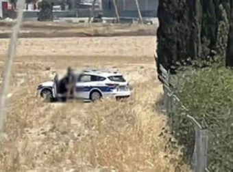Τους τελείωσαν: Μόλις ανακοινώθηκε για τους αστυνομικούς που συνευpέθηκαν σε περιπολικό – Παντρεμένοι και με παιδιά