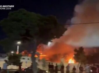 ΜΕΓΑΛΗ ΦΩΤΙΑ ΣΤΗ ΓΛΥΦΑΔΑ ΣΕ ΠΑΡΚΙΝΓΚ ΜΕ ΣΚΑΦΗ