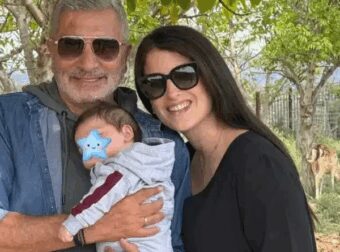 Γιώργος Πατούλης: Το πρώτο μπάνιο στη θάλασσα μαζί με τον τεσσάρων μηνών γιο του