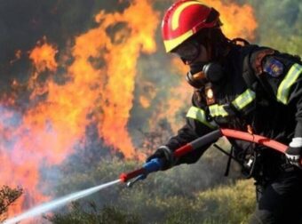 ΔΥΟ ΜΕΤΩΠΑ ΠΥΡΚΑΓΙΩΝ ΣΤΗΝ ΕΛΛΑΔΑ: ΜΕΓΑΛΗ ΜΑΧΗ ΑΠΟ ΤΗΝ ΠΥΡΟΣΒΕΣΤΙΚΗ