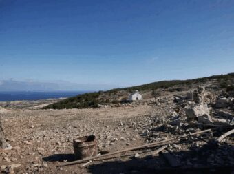 Θρίλερ στη Γαύδο: Τουρίστες βρήκαν πτώμα σε αποσύνθεση δίπλα στη θάλασσα