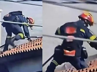 Παλαιά Φώκαια: Η συγκλονιστική στιγμή που ήρωας πυροσβέστης ανεβαίνει στη σκεπή φλεγόμενου σπιτιου με κίνδυνο της ζωής του