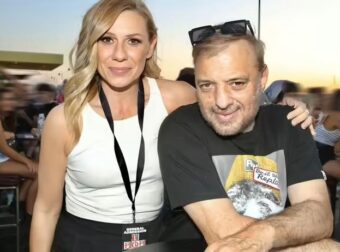 Κατερίνα Καραβάτου και Χρήστος Φερεντίνος φωτογραφήθηκαν σε χαλαρή διάθεση στη συναυλία της Μαρίνας Σάττι