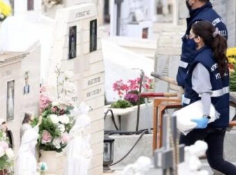 Άγριο ξύλο σε νεκροταφείο – Πατέρας και γιος έστειλαν στο νοσοκομείο υπάλληλο κατά τη διάρκεια εκταφής