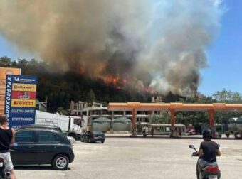 Καβάλα: ΜΕΓΑΛΗ Φωτιά κοντά στα σπίτια – Ήχησε το «112» – Εικόνες τρόμoυ με φλόγες δίπλα σε βενζινάδικο