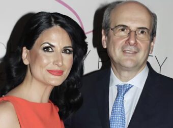 Πόπη Καλαϊτζή για Κωστή Χατζηδάκη: «Μου έδωσε το μονόπετρο μέσα σε ένα γιαούρτι»