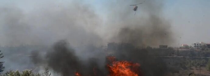 Φωτιά στη Μεσσηνία στην περιοχή Κοπανάκι: Οι θυελλώδεις άνεμοι δυσχαιρένουν το έργο των εναέριων μέσων