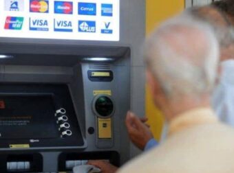 Τέλος τα μετρητά; Τι θα συμβεί από τον Οκτώβριο του 2025 – Έτσι θα πληρωνόμαστε και θα πληρώνουμε