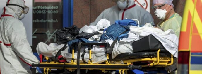 ΕΠΕΣΤΡΕΨΕ Ο ΚΟΡΩΝΟΪΟΣ ΜΕ ΝΕΑ ΜΕΤΑΛΛΑΞΗ – ΠΟΙΑ ΕΙΝΑΙ ΤΑ ΣΥΜΠΤΩΜΑΤΑ