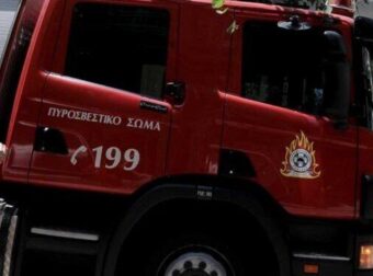 Μεγάλη φωτιά τώρα στο Κορωπί: Καίγονται σπίτια – Απανωτά 112 για εκκένωση οικισμών