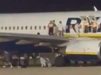 Πανικός σε πτήση της Ryanair: Σήμανε συναγερμός για φωτιά – Επιβάτες πήδηξαν από το φτερό – 18 οι τραυματίες