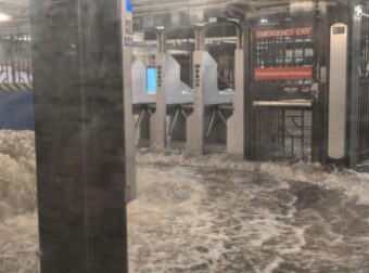 ΝΕΑ ΥΟΡΚΗ: Πλημμύρισε το μετρό – Ποτάμια οι αποβάθρες – Διακόπηκαν δρομολόγια – Σοκαριστικές εικόνες