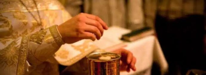 Θεία Κοινωνία: Τι μας συμβαίνει εάν δεν κοινωνούμε συχνά