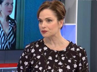 Δάφνη Λαμπρόγιαννη: «Ήθελε να με φιλάει στον λαιμό, Να με λέει “Μωράκι μου έλα…”»