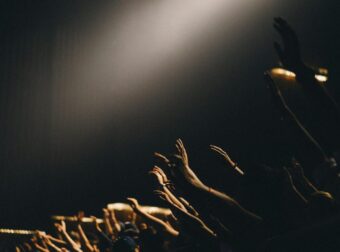 Τραγωδία στη συναυλία των Oasis στο Γουέμπλεϊ: Νεκρός άνδρας μετά από πτώση στις εξέδρες