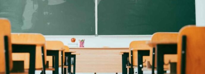 ΗΠΑ: Δασκάλα τέθηκε σε διαθεσιμότητα επειδή αρνήθηκε να κατεβάσει έναν σταυρό από τον τοίχο της τάξης