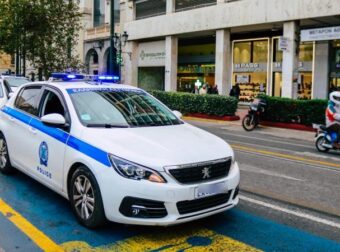 ΤΡΟΧΑΙΟ ΣΟΚ ΣΤΟ ΛΟΥΤΡΑΚΙ: ΔΥΟ ΝΕΚΡΕΣ ΚΑΙ ΜΙΑ ΤΡΑΥΜΑΤΙΑΣ ΚΟΝΤΑ ΣΤΗ ΛΙΜΝΗ ΒΟΥΛΙΑΓΜΕΝΗΣ