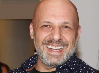 «Κροίσος» ο Νίκος Μουτσινάς: Δε φαντάζεστε πόσες χιλιάδες ευρώ μπαίνουν κάθε μήνα στο λογαριασμό του