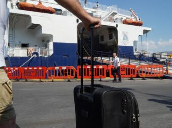 Χάος με πολλούς Έλληνες ταξιδιώτες – Άσχημα νέα για όσους έχουν κανονίσει να πάνε διακοπές τις επόμενες ώρες λόγω απαγορευτικού