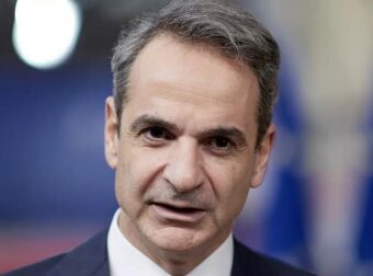 Κυριάκος Μητσοτάκης: Δύο αεροσκάφη της πολεμικής αεροπορίας έριξαν σήμερα 8,5 τόνους τροφίμων στη Γάζα
