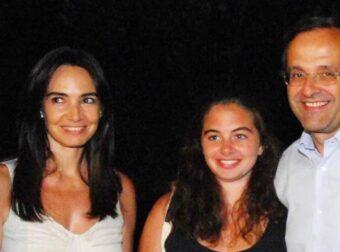 Κηδεία Λέvας Σαμαpά: Βαρύ το κλίμα στο νεκροταφείο – Το συγκλονιστικό μήνυμα στο στεφάνι του πρωθυπουργού