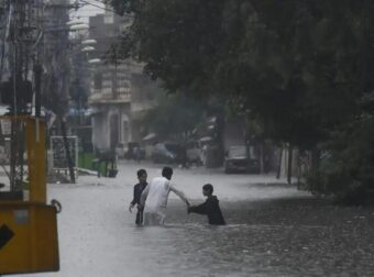Θρήνος Τώρα: 5 Νεκροί Διασώστες – Πένθος στο Πακιστάν μετά την πτώση ελικοπτέρου