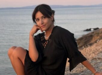 «Ζαλίζουν» οι αναλογίες της: Η Σοφία Παυλίδου φόρεσε το μαύρο μπικίνι της και είναι η φαντασίωση κάθε άντρα