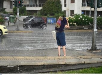 Καλοκαίρι τέλος, ξεχάστε τα μπάνια: Έρχονται «καταιγίδες και μέσα στην Αθήνα», προειδοποιούν οι μετεωρολόγοι