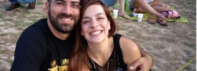 Βαρύ πένθος στην κηδεία του ζευγαριού που σκοτώθηκε στο Αλιβέρι: “Δύο άγγελοι που αποφάσισαν να μη χωρίσουν ούτε στη ζωή ούτε στον θάνατο”