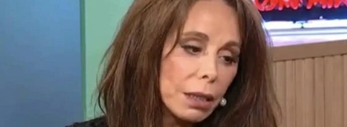 Συγκινεί η Βούλα Πατουλίδου για τον θάνατο του συζύγου της: «Τρεις φορές ο Θεούλης μας γέμισε το καντηλάκι»