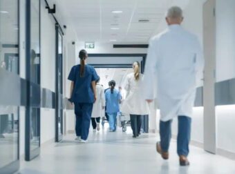 DAILY MAIL – ΕΤΟΙΜΑΖΟΥΝ ΤΑ ΝΟΣΟΚΟΜΕΙΑ ΓΙΑ ΠΟΛΕΜΟ ΣΤΗ ΓΑΛΛΙΑ – ΔΟΘΗΚΕ Η ΕΝΤΟΛΗ