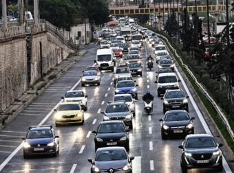 ΧΑΟΣ ΣΤΟ ΚΕΝΤΡΟ ΤΗΣ ΑΘΗΝΑΣ ΑΥΤΗ ΤΗ ΣΤΙΓΜΗ – ΟΣΟΙ ΒΓΗΚΑΝ ΑΠΟ ΤΟ ΣΠΙΤΙ… ΤΟ ΜΕΤΑΝΙΩΣΑΝ