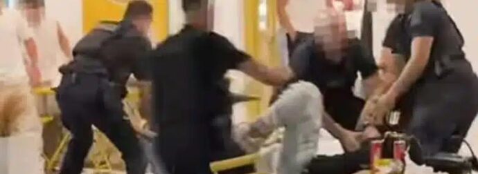 Μύκονος: Άγριο ξύλο μεταξύ αστυνομικών και μεθυσμένων τουριστών