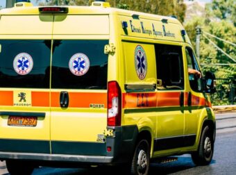 Θεσσαλονίκη: Βούτηξε στο κενό από πολυκατοικία..