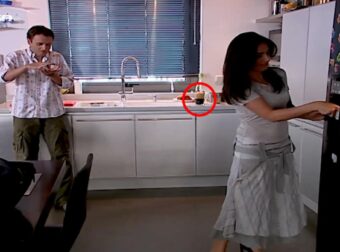 Στο Παρά 5: Το εξόφθαλμο σκηνοθετικό λάθος στο τελευταίο επεισόδιο που κανείς δεν πρόσεξε μέσα από 2 φωτό