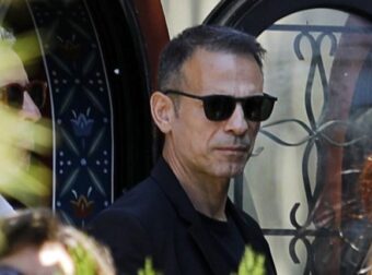 Ντέμης Νικολαΐδης: Επικοινωνεί μόνο με την οικογένειά του