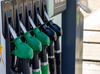 Βάζουν 50 λίτρα με μόνο 30 ευρώ – Η νέα βενζίνη που σπάει τα ταμεία στην Ευρώπη