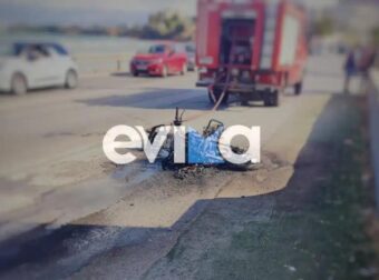 Τροχαίο στη Χαλκίδα: Μηχανή εξετράπη και πήρε φωτιά – Νεκρός ο οδηγός (βίντεο)