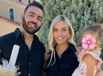 Ιωάννα Μαλέσκου: Στην πρώτη κοινωνία της κόρης της μετά τη βάφτιση – Τα στιγμιότυπα με τον νονό